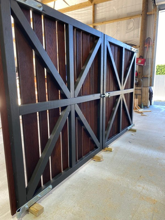 Kwila driveway gates 2700-3900mm
