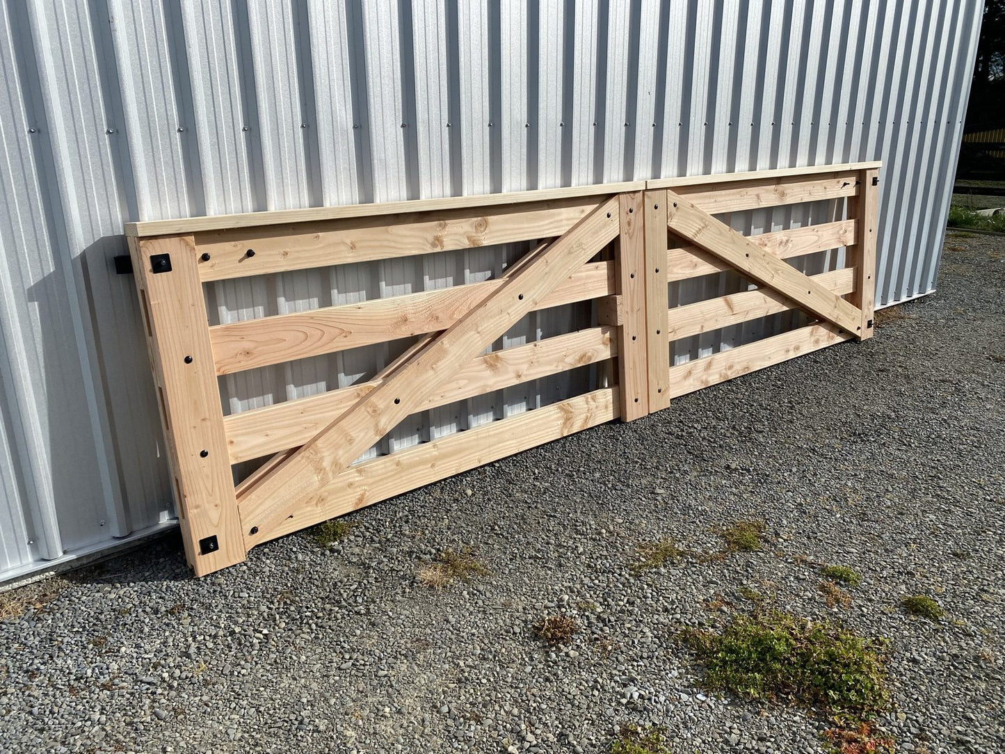 Leeston 4 rail with capping entry gates 3600-4800mm x 1020 high