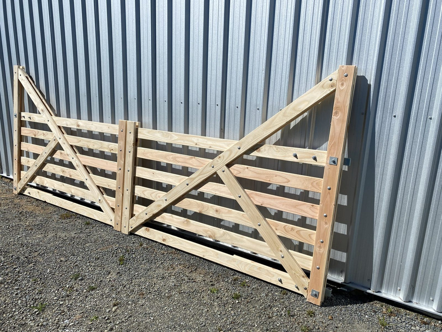 Doyleston - Farm/Driveway 6 rail gates High Ends - 3600-4800mm wide