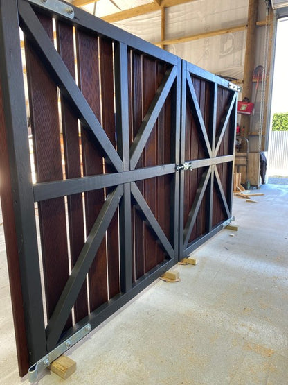 Kwila driveway gates 2700-3900mm