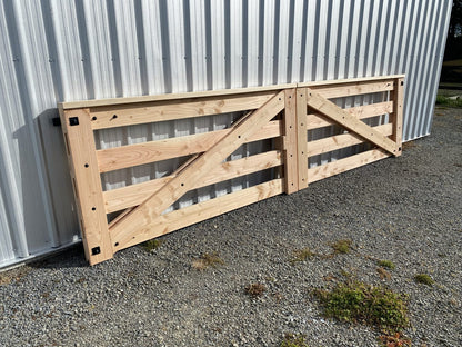 Leeston 4 rail with capping entry gates 3600-4800mm x 1020 high