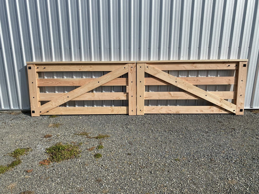 Leeston 4 rail with capping entry gates 3600-4800mm x 1020 high